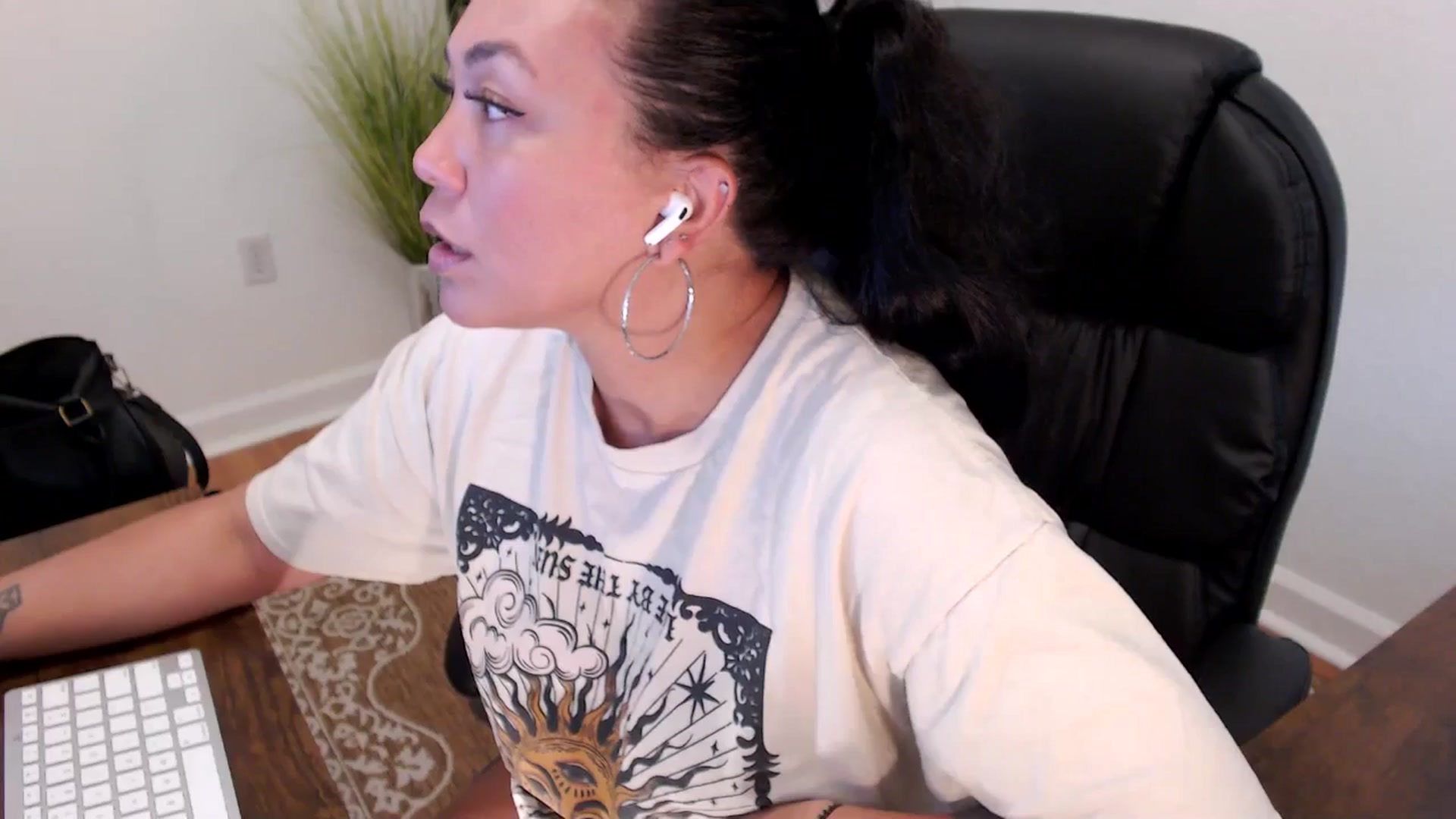 Gallery image thumbnail from MickaylaStar's myfreecams stream on, 05/14/2025, 20:41 image 2 of 20