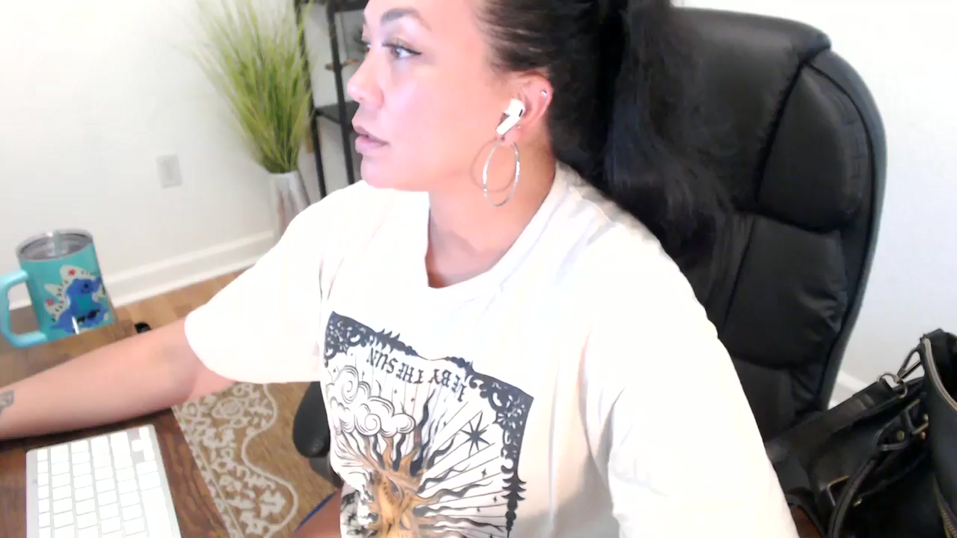 Gallery image thumbnail from MickaylaStar's myfreecams stream on, 05/14/2025, 20:41 image 7 of 20