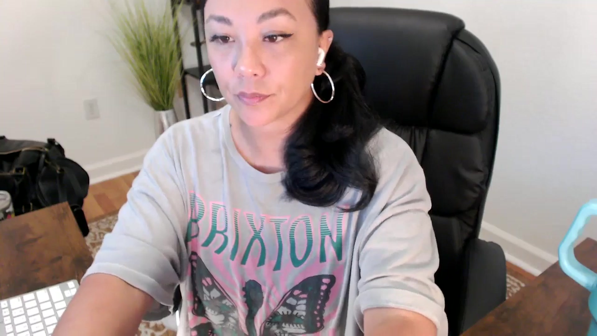 Gallery image thumbnail from MickaylaStar's myfreecams stream on, 05/15/2025, 16:36 image 10 of 20
