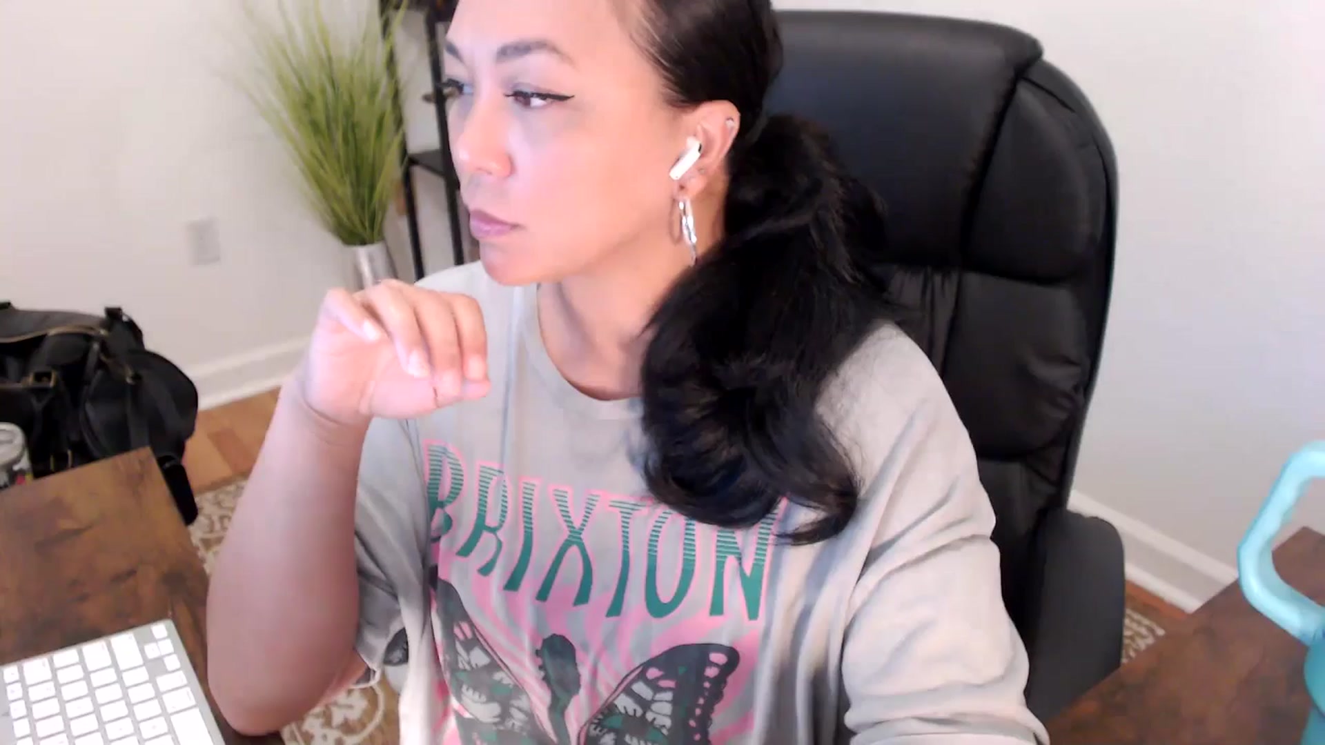 Gallery image thumbnail from MickaylaStar's myfreecams stream on, 05/15/2025, 16:36 image 7 of 20