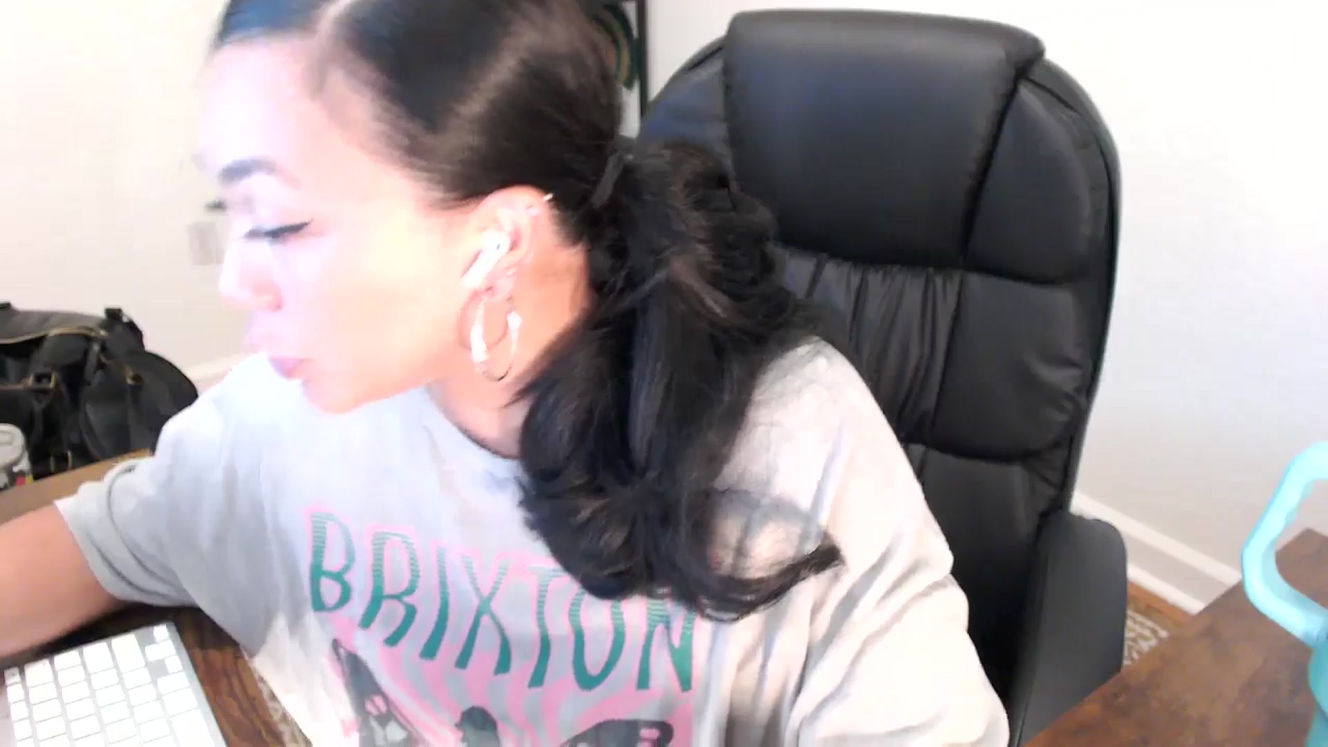 Gallery image thumbnail from MickaylaStar's myfreecams stream on, 05/15/2025, 16:36 image 4 of 20