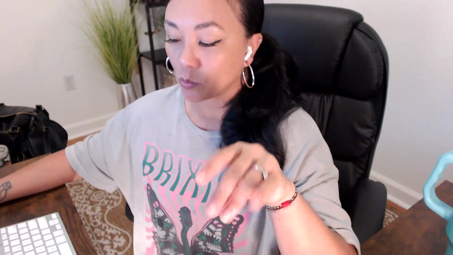 Gallery image thumbnail from MickaylaStar's myfreecams stream on, 05/15/2025, 16:36 image 8 of 20