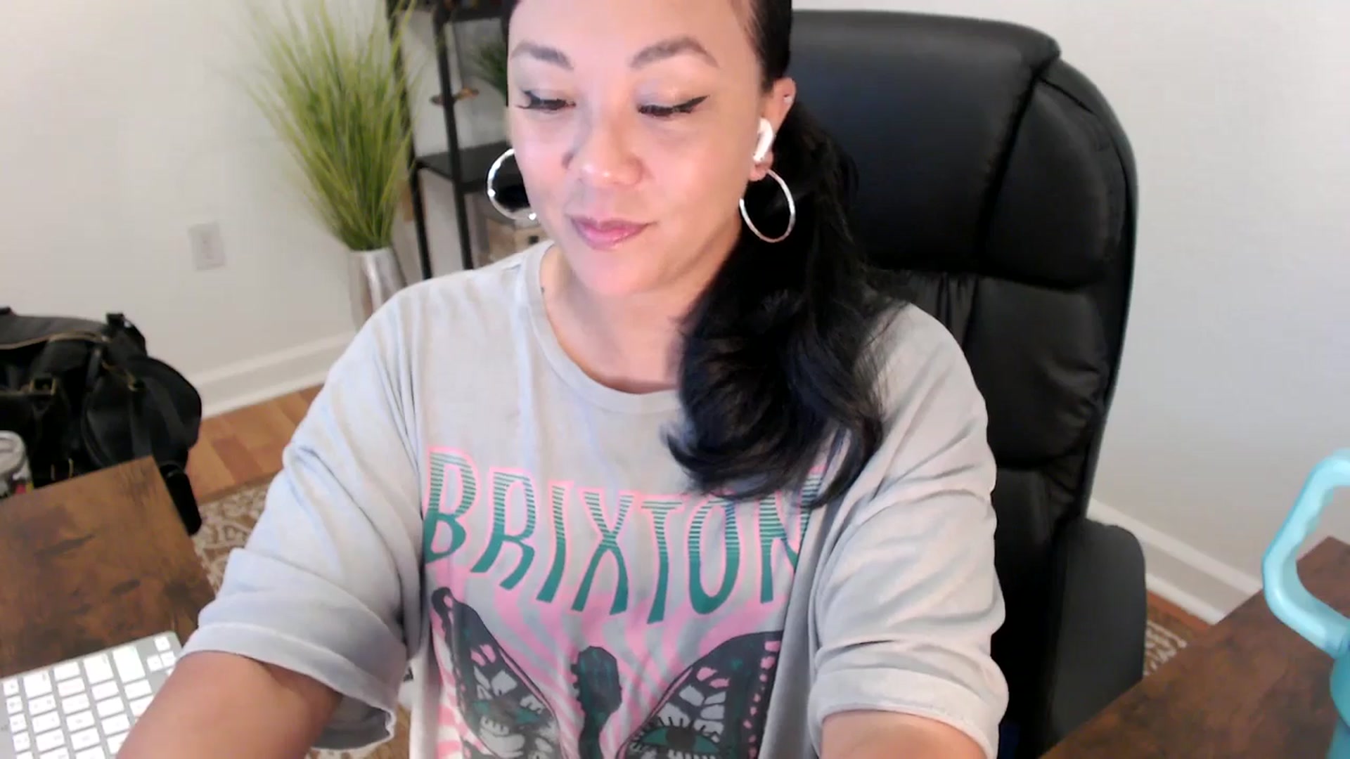 Gallery image thumbnail from MickaylaStar's myfreecams stream on, 05/15/2025, 16:36 image 5 of 20