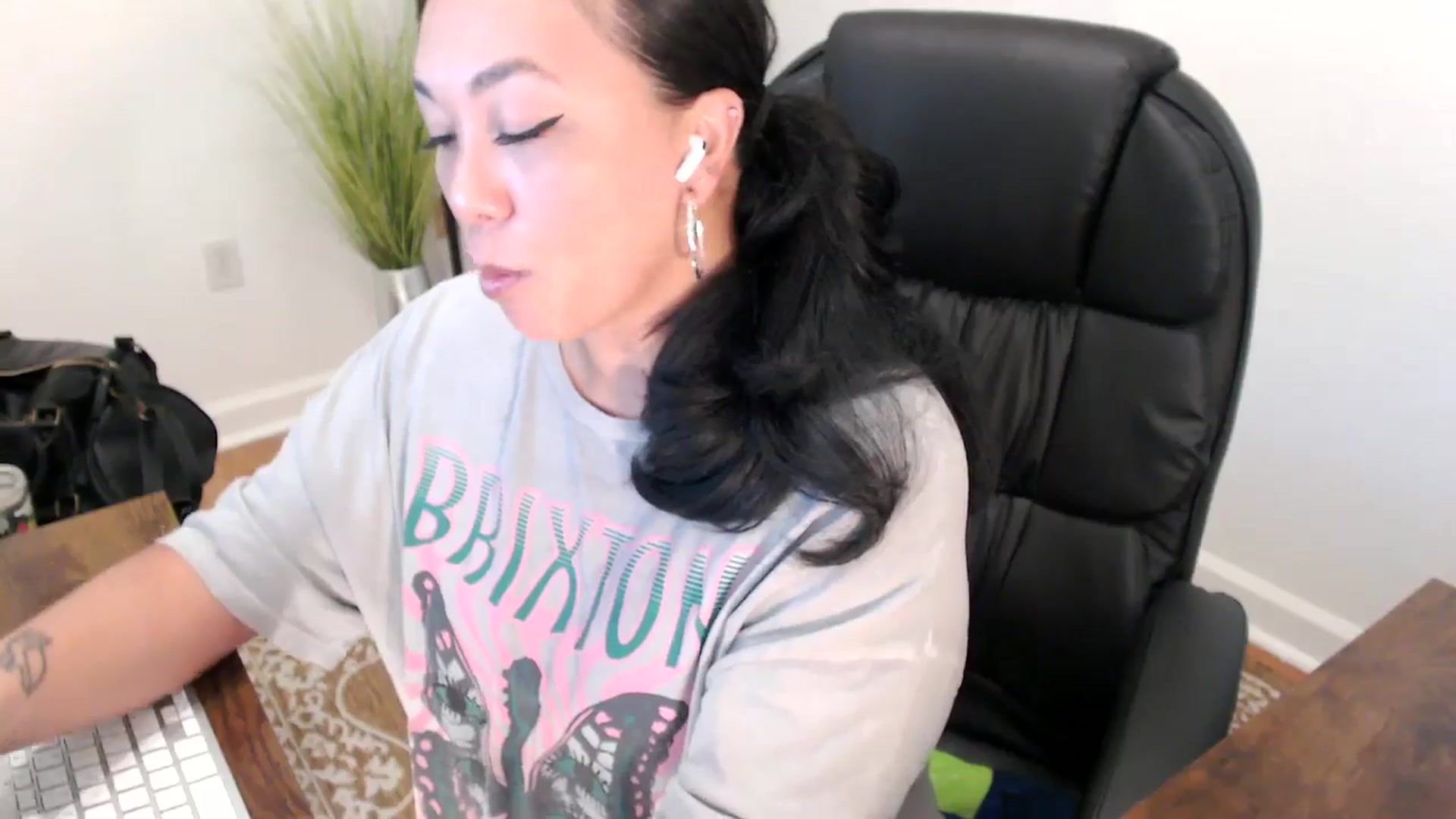 Gallery image thumbnail from MickaylaStar's myfreecams stream on, 05/15/2025, 16:36 image 2 of 20