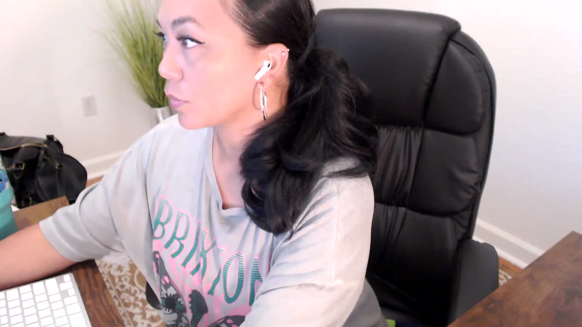 Gallery image thumbnail from MickaylaStar's myfreecams stream on, 05/15/2025, 16:55 image 7 of 20