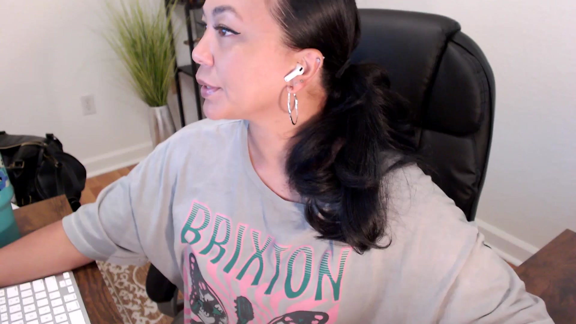 Gallery image thumbnail from MickaylaStar's myfreecams stream on, 05/15/2025, 16:55 image 3 of 20