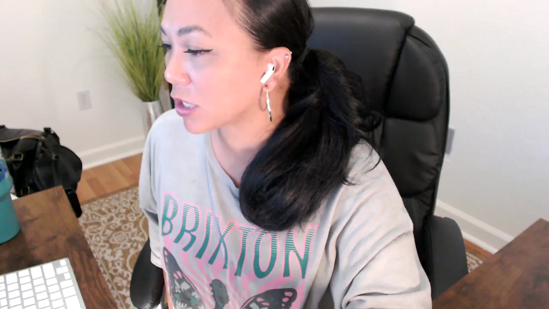 Gallery image thumbnail from MickaylaStar's myfreecams stream on, 05/15/2025, 16:55 image 18 of 20