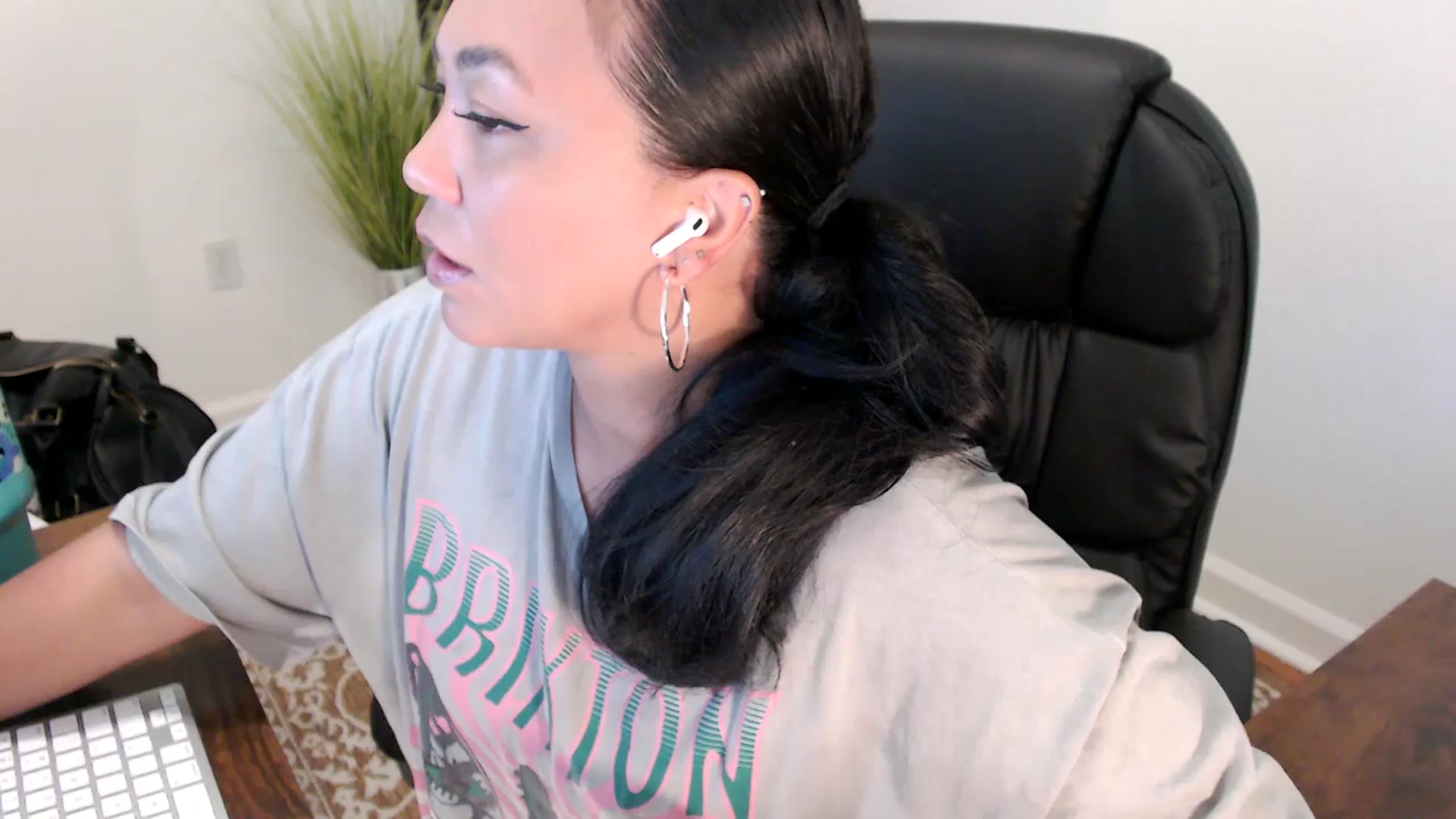 Gallery image thumbnail from MickaylaStar's myfreecams stream on, 05/15/2025, 16:55 image 12 of 20