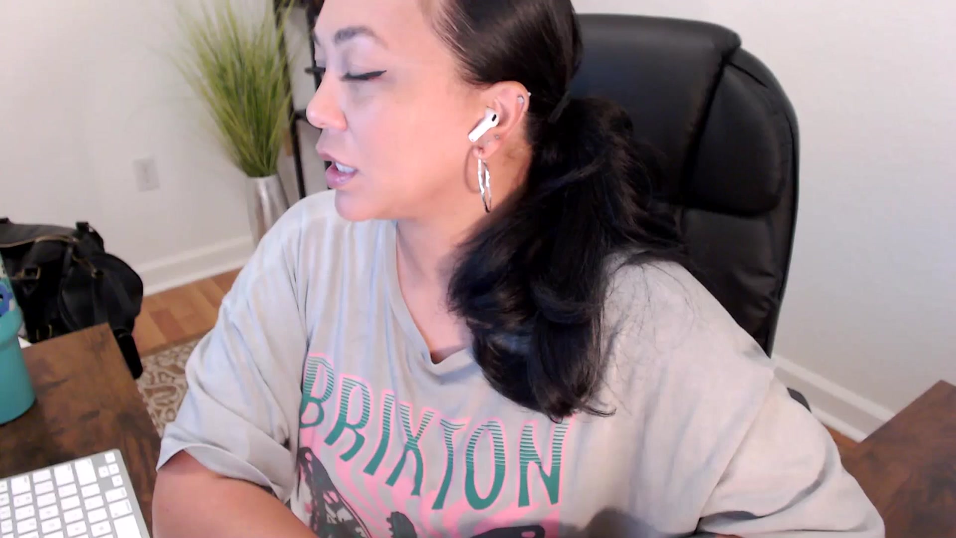 Gallery image thumbnail from MickaylaStar's myfreecams stream on, 05/15/2025, 16:55 image 10 of 20