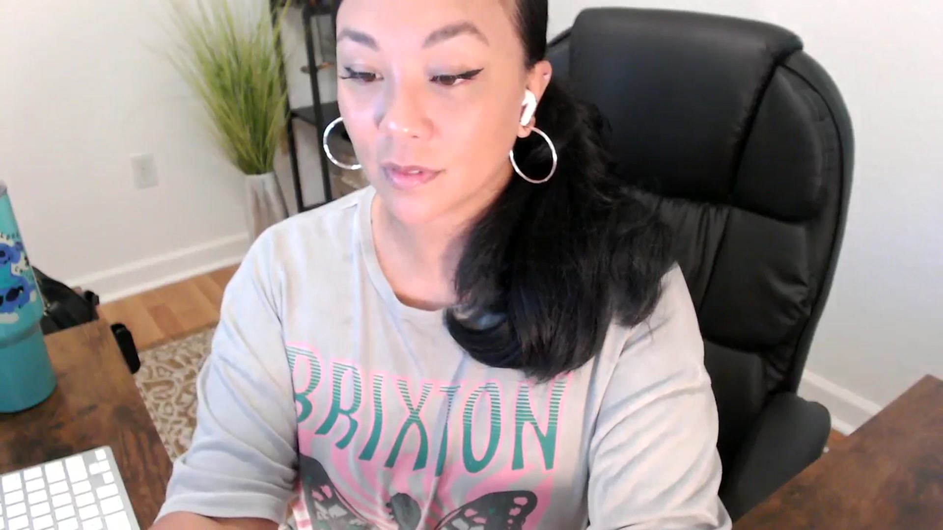 Gallery image thumbnail from MickaylaStar's myfreecams stream on, 05/15/2025, 17:32 image 3 of 20
