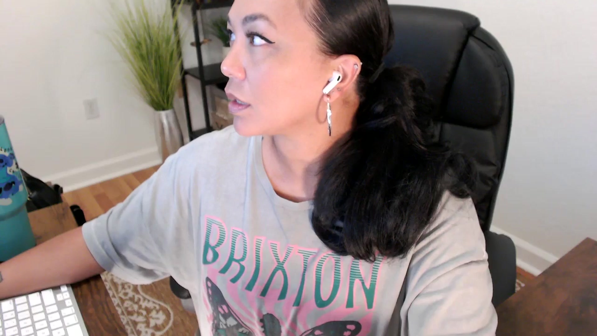 Gallery image thumbnail from MickaylaStar's myfreecams stream on, 05/15/2025, 17:32 image 8 of 20