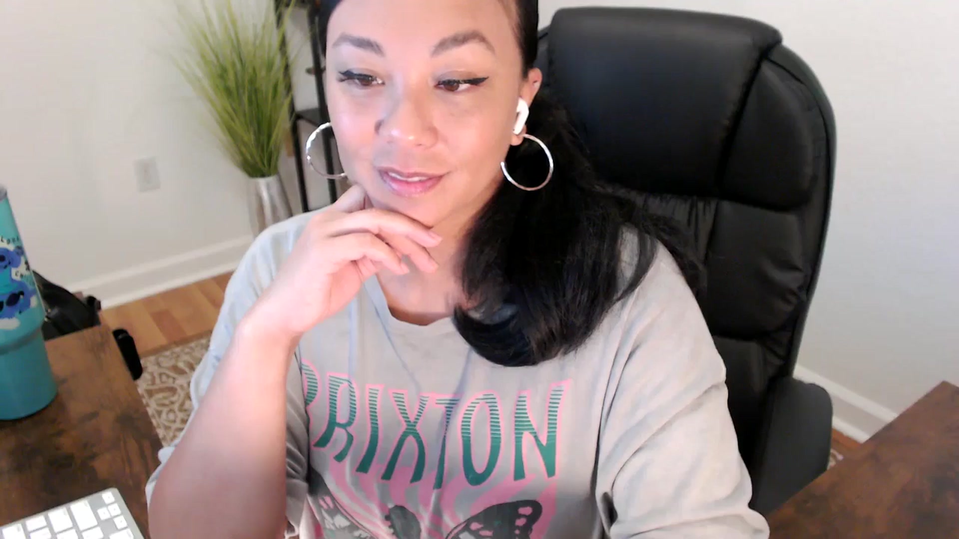 Gallery image thumbnail from MickaylaStar's myfreecams stream on, 05/15/2025, 17:32 image 12 of 20
