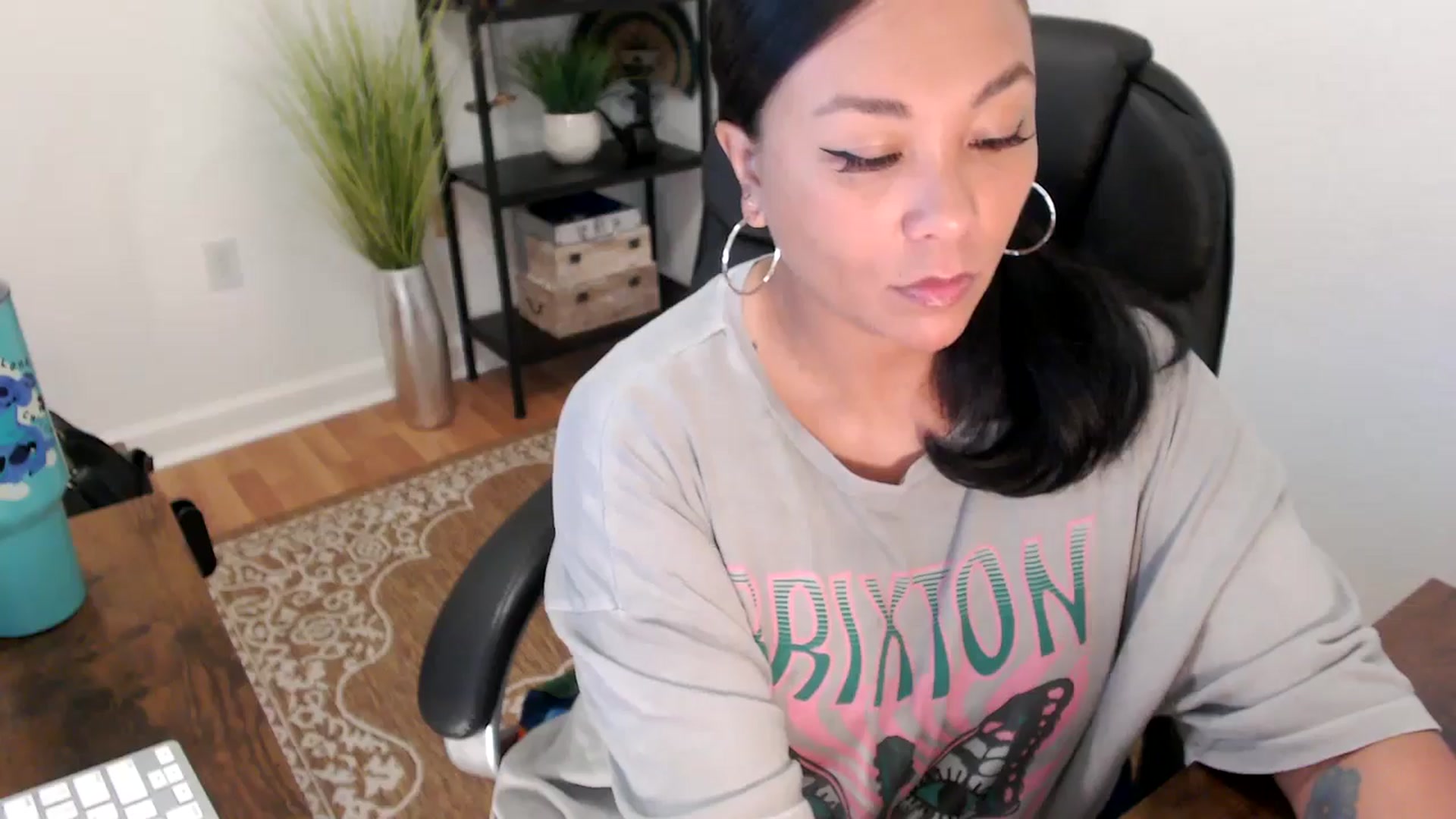Gallery image thumbnail from MickaylaStar's myfreecams stream on, 05/15/2025, 17:32 image 19 of 20