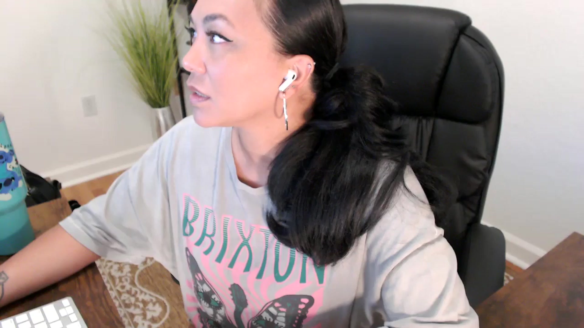 Gallery image thumbnail from MickaylaStar's myfreecams stream on, 05/15/2025, 17:32 image 14 of 20