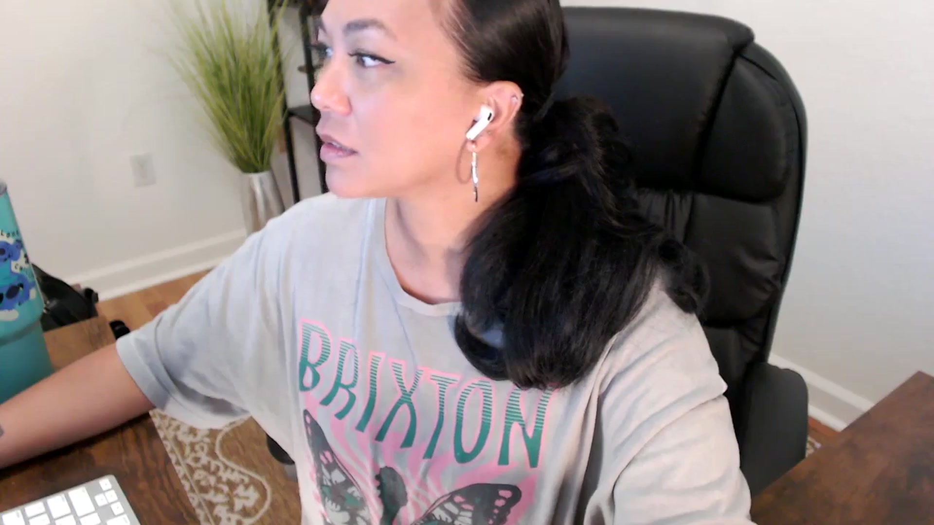 Gallery image thumbnail from MickaylaStar's myfreecams stream on, 05/15/2025, 17:32 image 9 of 20