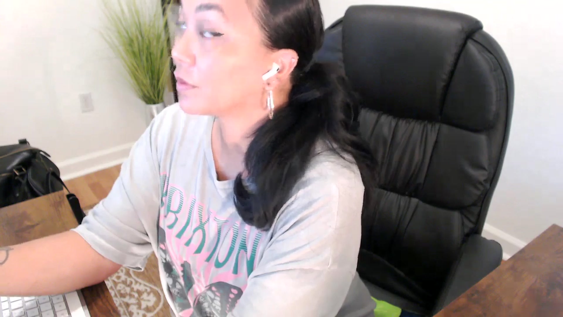 Gallery image thumbnail from MickaylaStar's myfreecams stream on, 05/15/2025, 18:35 image 2 of 20