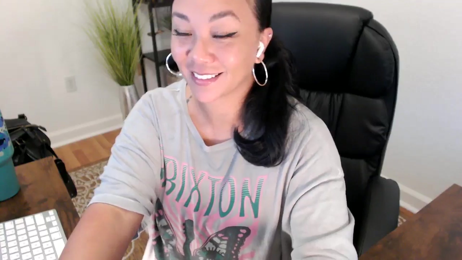 Gallery image thumbnail from MickaylaStar's myfreecams stream on, 05/15/2025, 18:35 image 12 of 20