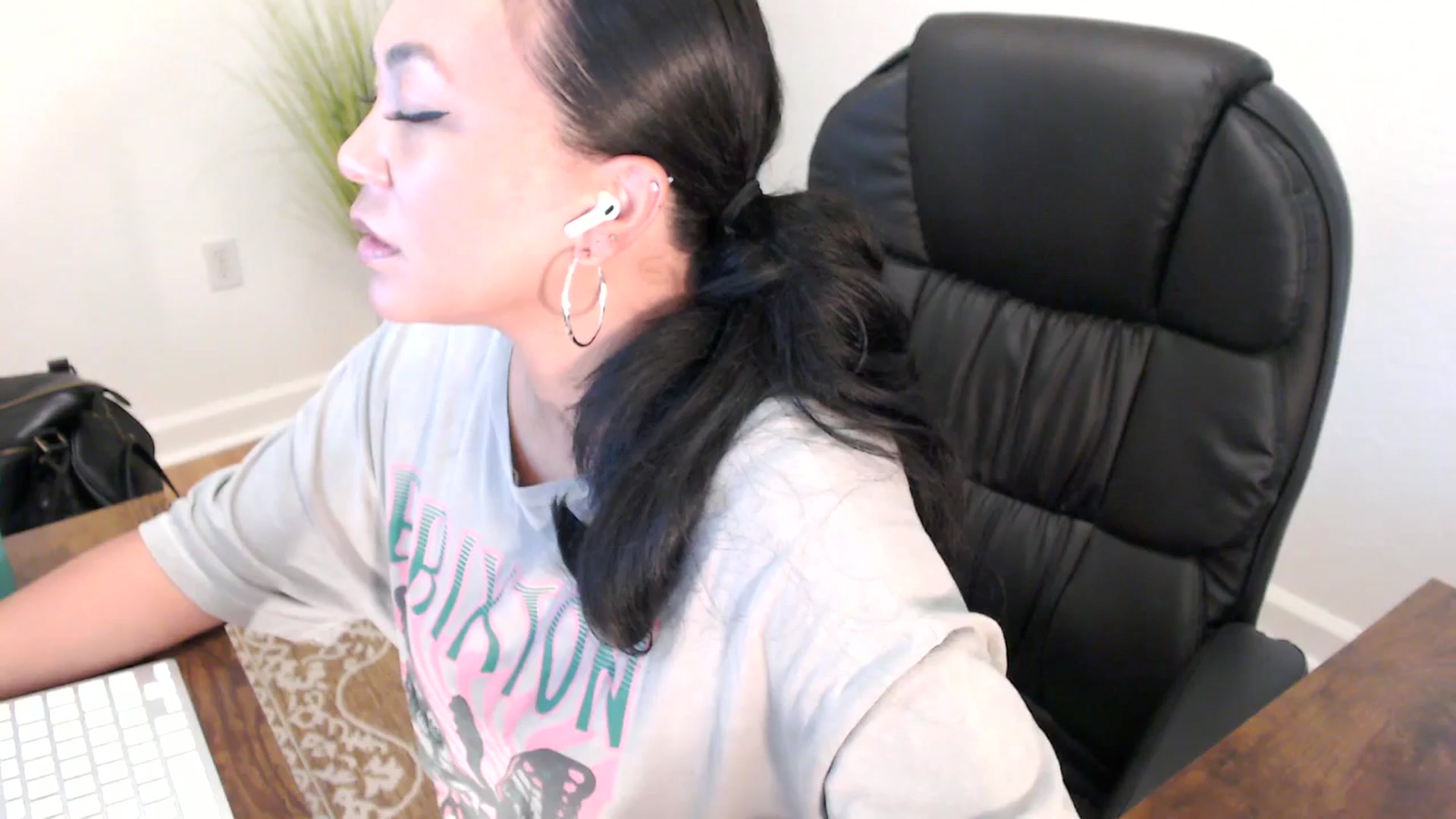 Gallery image thumbnail from MickaylaStar's myfreecams stream on, 05/15/2025, 18:35 image 5 of 20