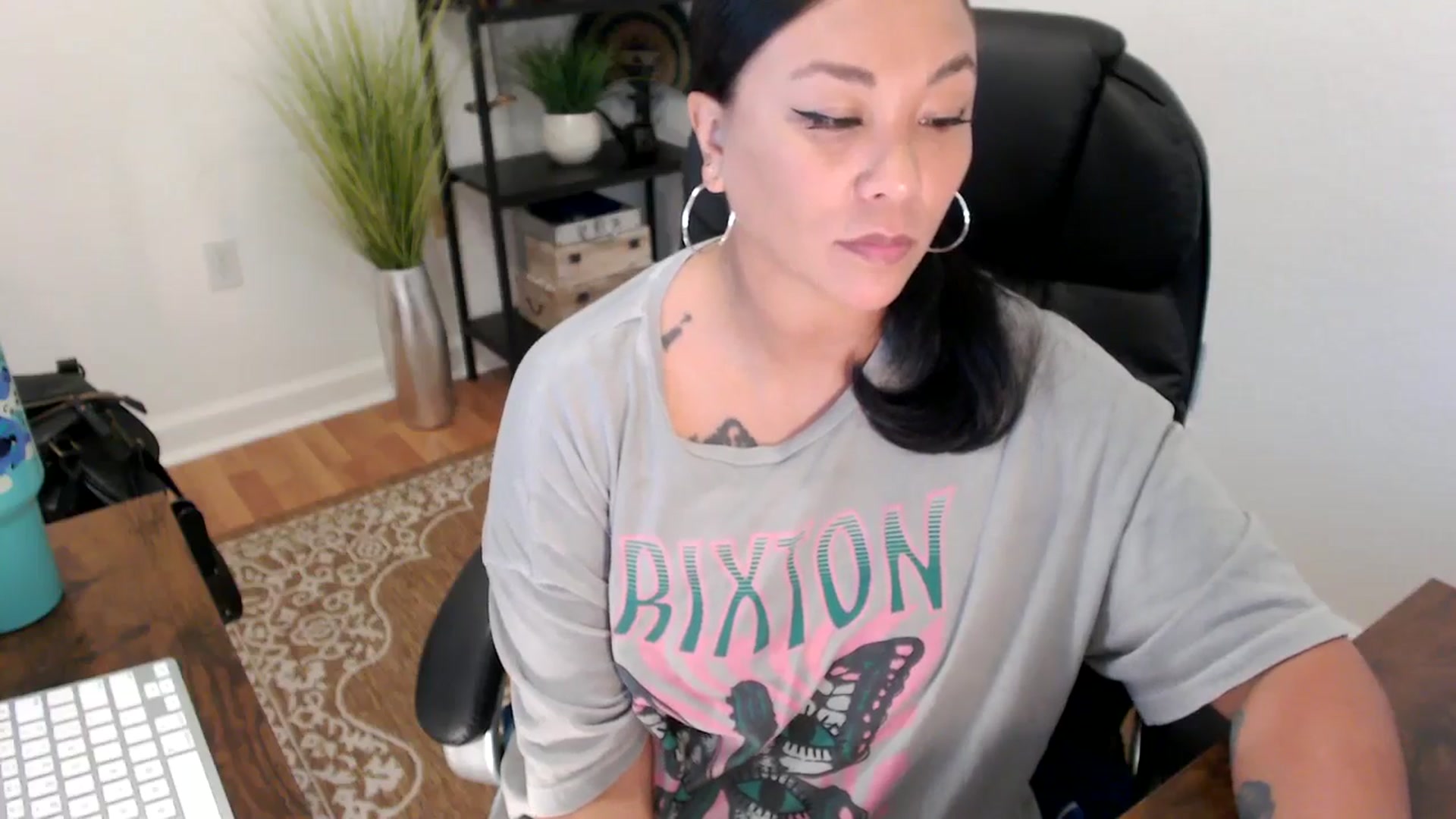 Gallery image thumbnail from MickaylaStar's myfreecams stream on, 05/15/2025, 18:35 image 14 of 20