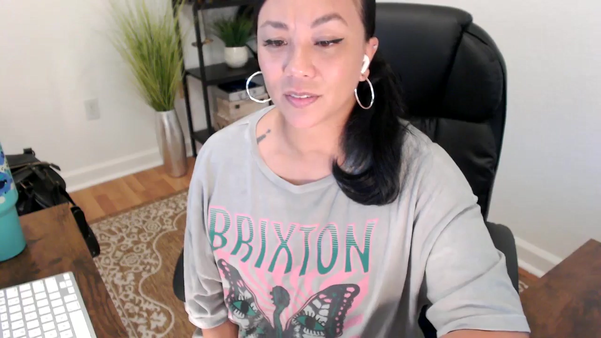 Gallery image thumbnail from MickaylaStar's myfreecams stream on, 05/15/2025, 18:35 image 13 of 20