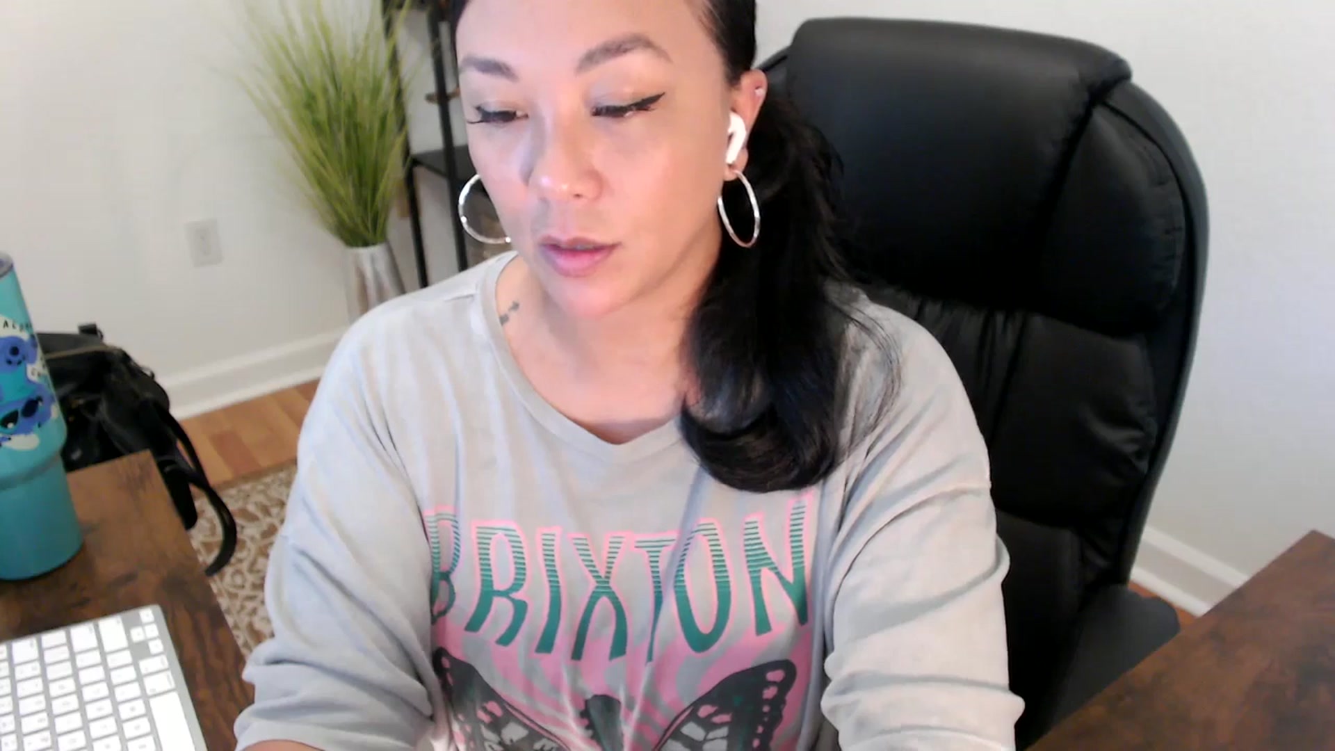 Gallery image thumbnail from MickaylaStar's myfreecams stream on, 05/15/2025, 19:01 image 6 of 20