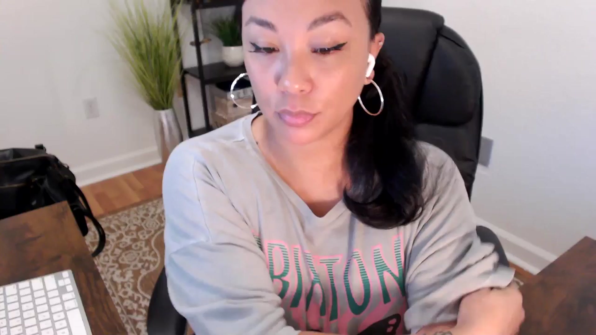 Gallery image thumbnail from MickaylaStar's myfreecams stream on, 05/15/2025, 19:01 image 18 of 20