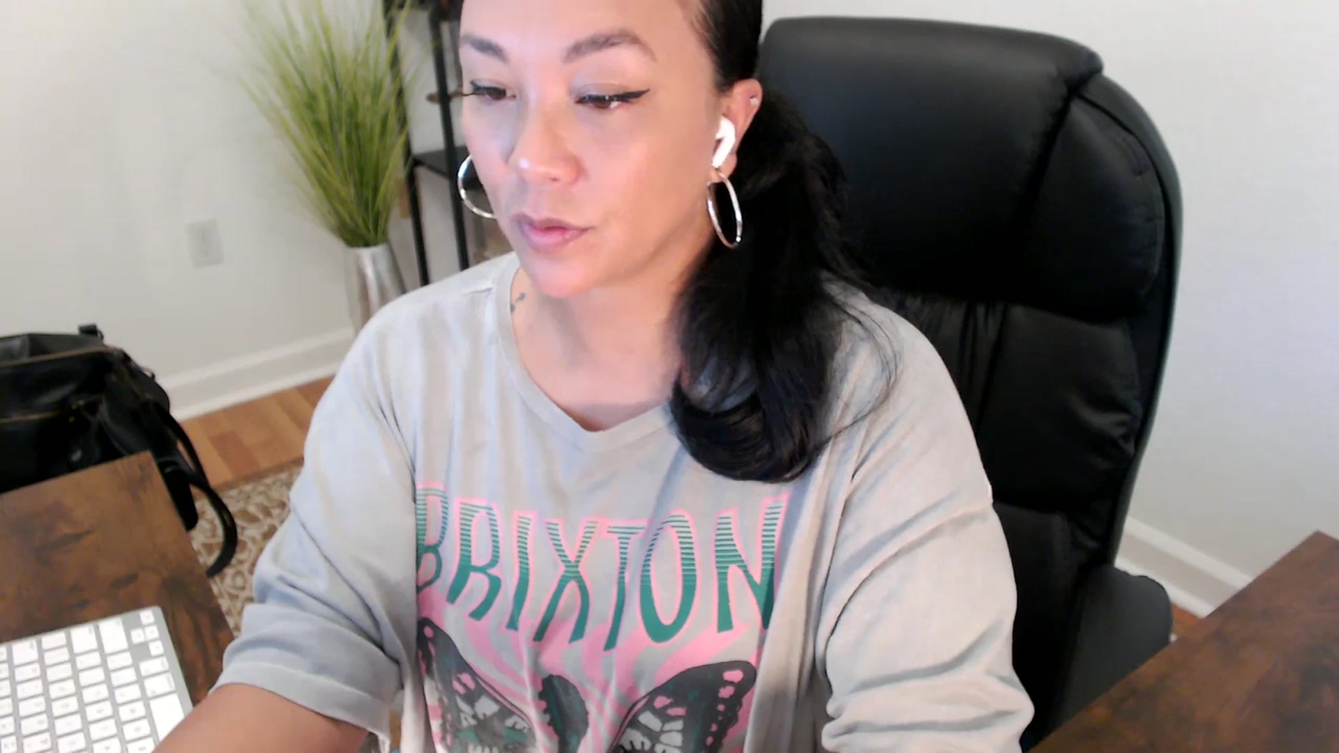Gallery image thumbnail from MickaylaStar's myfreecams stream on, 05/15/2025, 19:01 image 9 of 20
