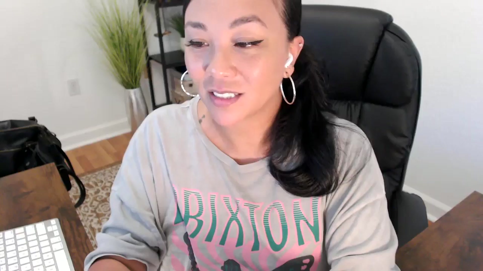 Gallery image thumbnail from MickaylaStar's myfreecams stream on, 05/15/2025, 19:16 image 1 of 20