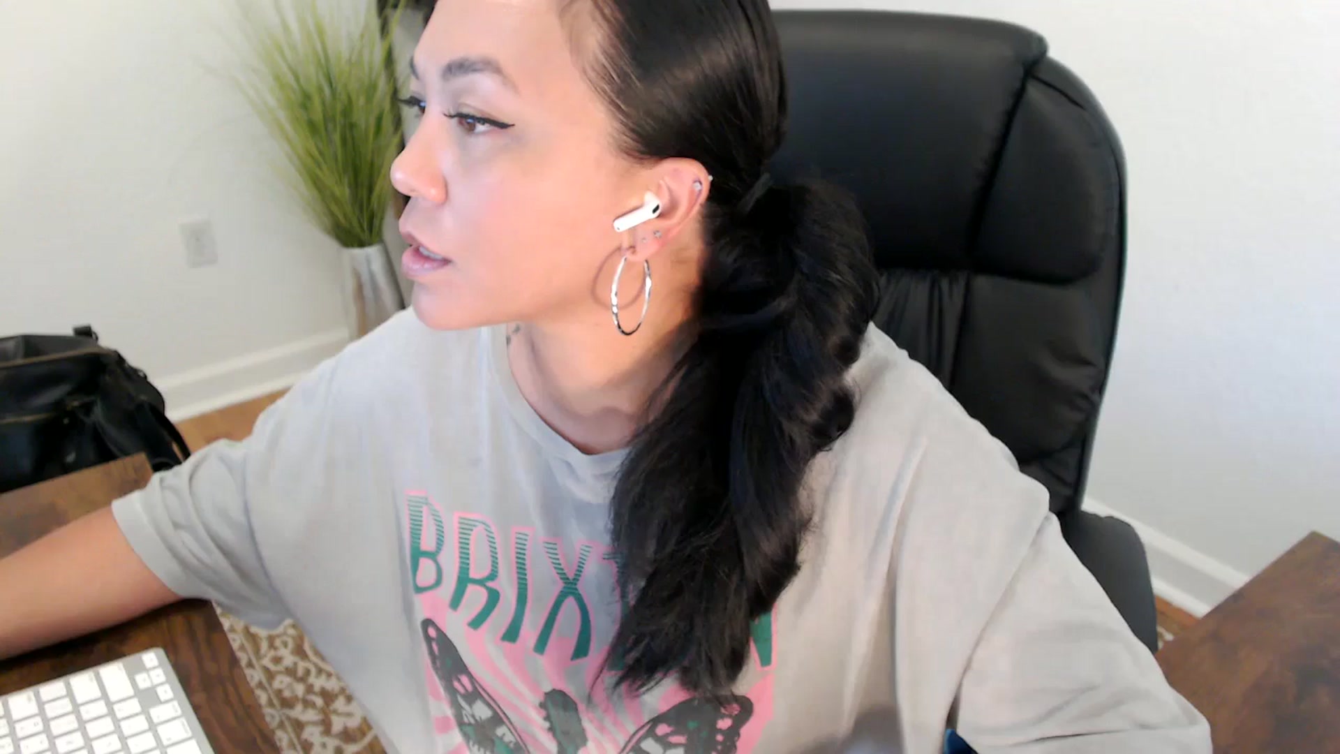 Gallery image thumbnail from MickaylaStar's myfreecams stream on, 05/15/2025, 20:11 image 12 of 20
