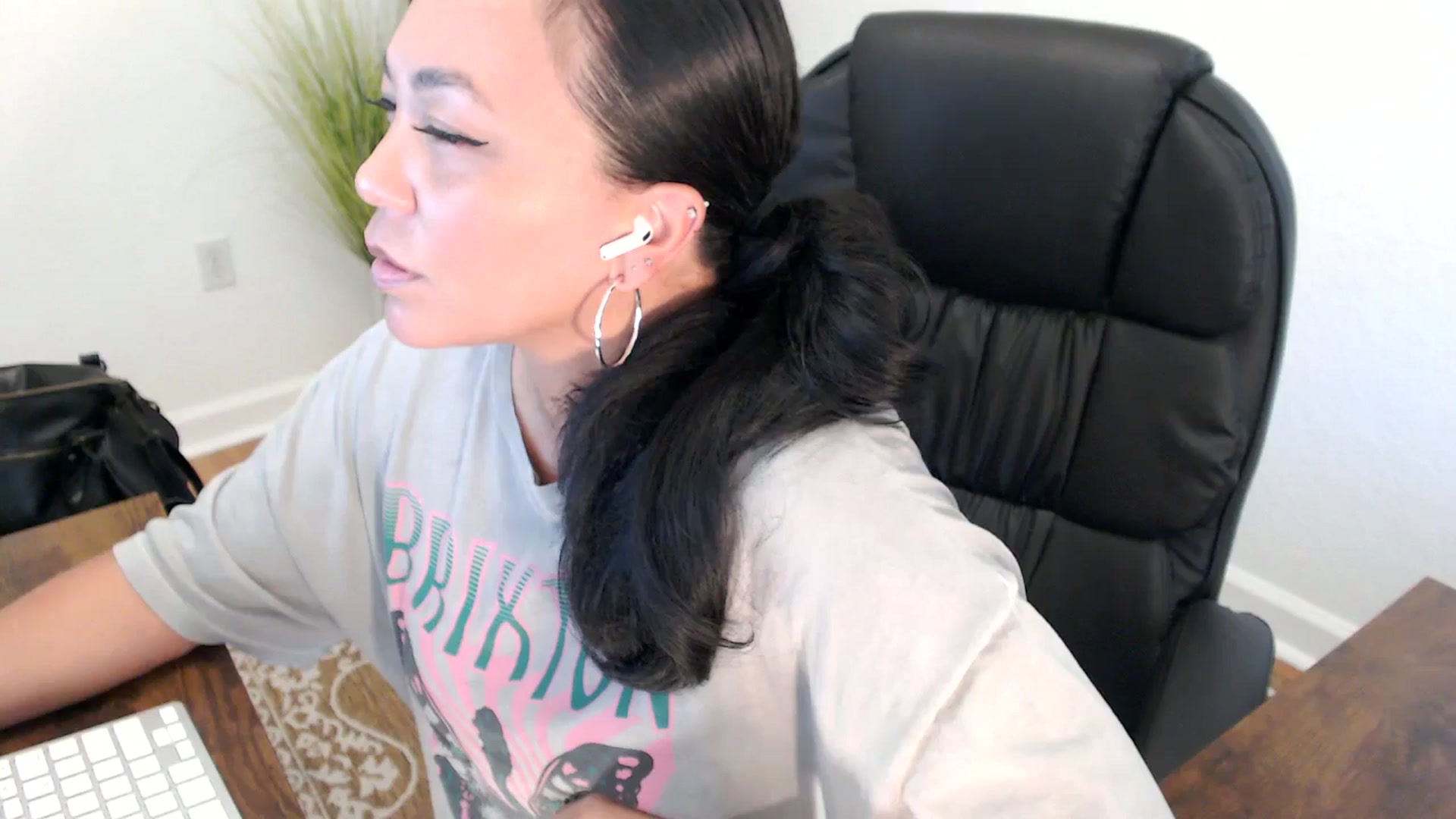 Gallery image thumbnail from MickaylaStar's myfreecams stream on, 05/15/2025, 20:11 image 10 of 20