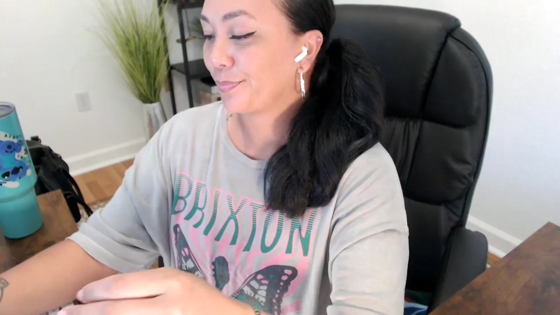 Gallery image thumbnail from MickaylaStar's myfreecams stream on, 05/15/2025, 20:11 image 1 of 20