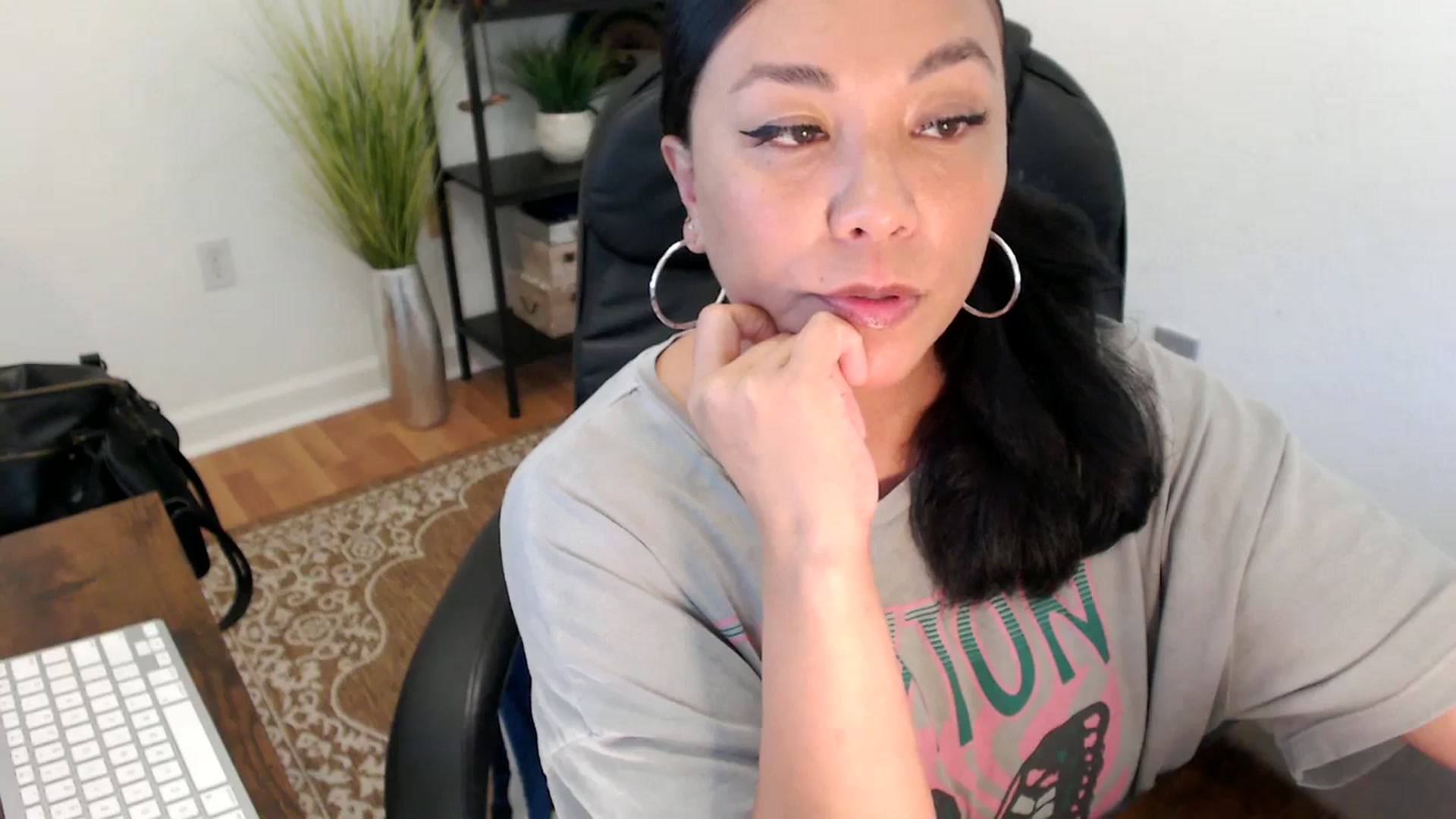 Gallery image thumbnail from MickaylaStar's myfreecams stream on, 05/15/2025, 20:11 image 3 of 20
