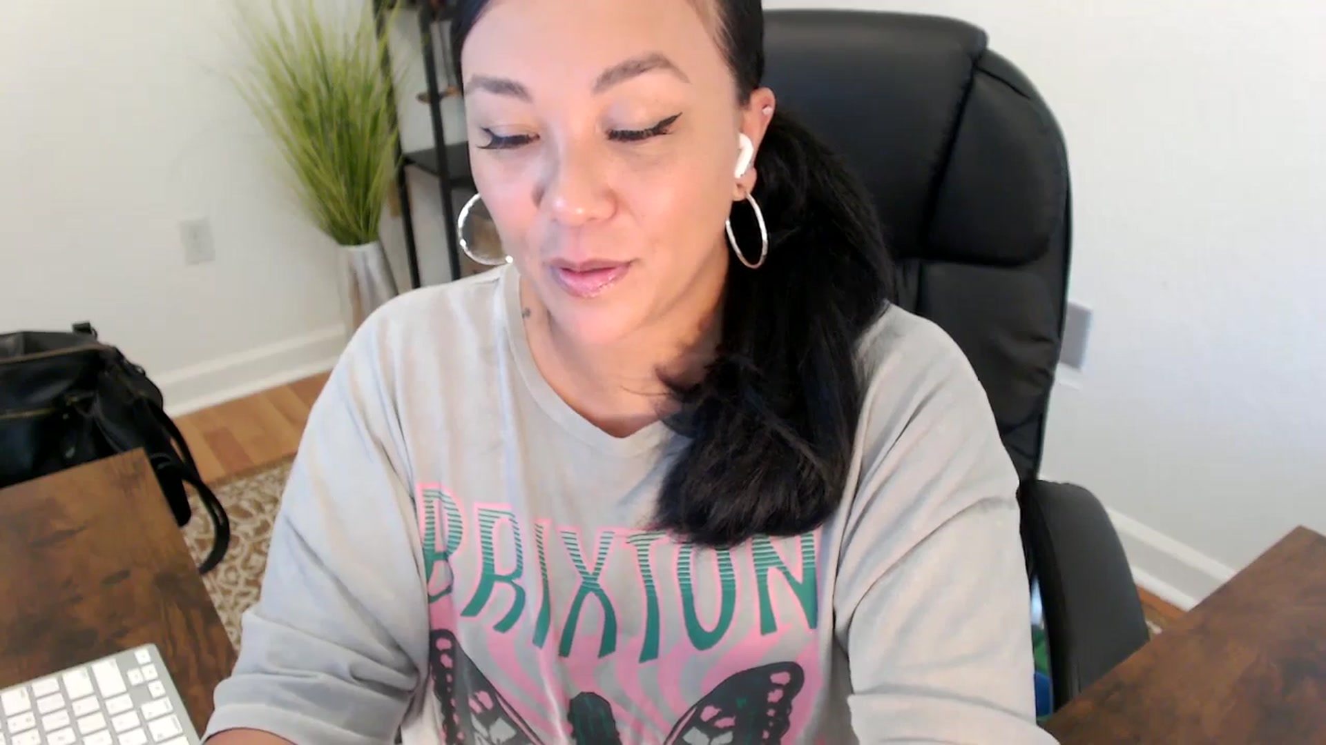 Gallery image thumbnail from MickaylaStar's myfreecams stream on, 05/15/2025, 20:11 image 16 of 20