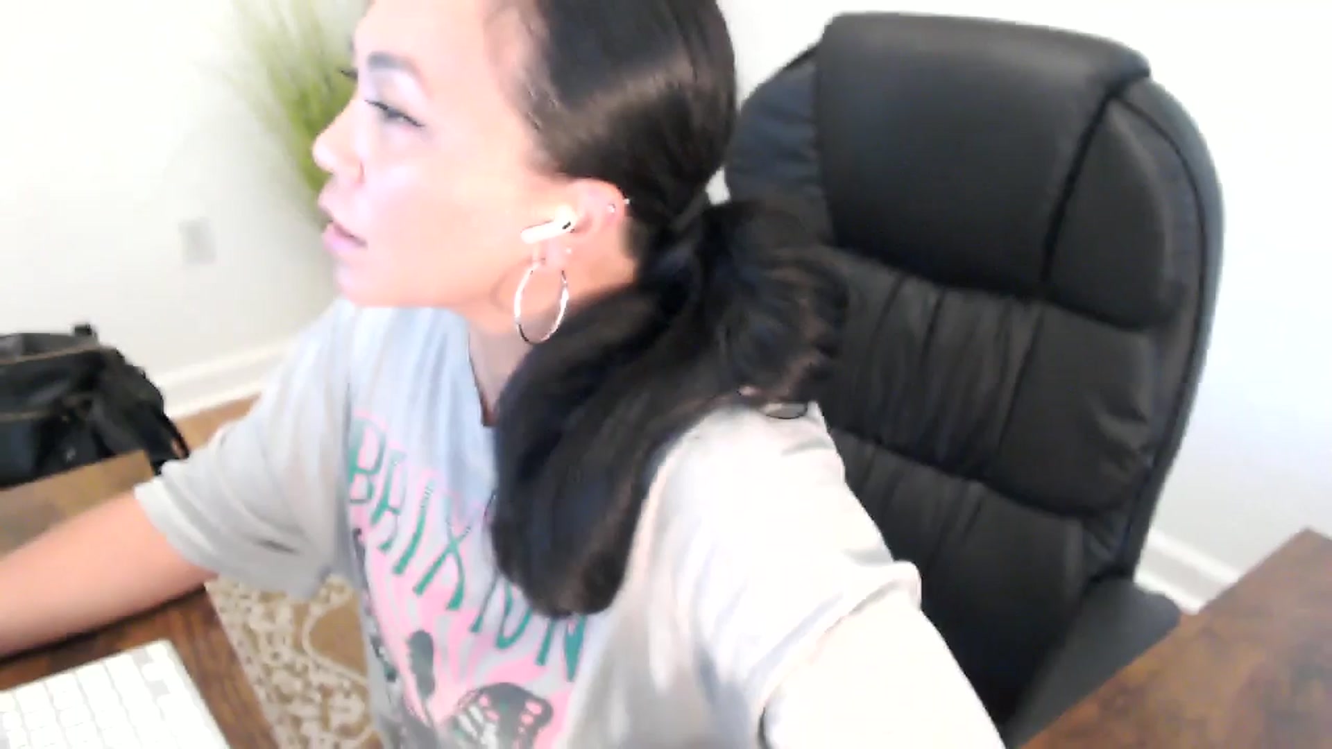 Gallery image thumbnail from MickaylaStar's myfreecams stream on, 05/15/2025, 20:11 image 6 of 20