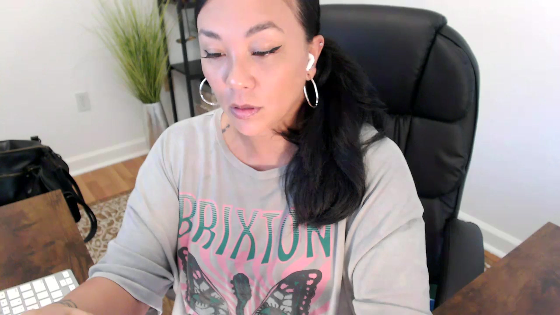 Gallery image thumbnail from MickaylaStar's myfreecams stream on, 05/15/2025, 20:11 image 8 of 20