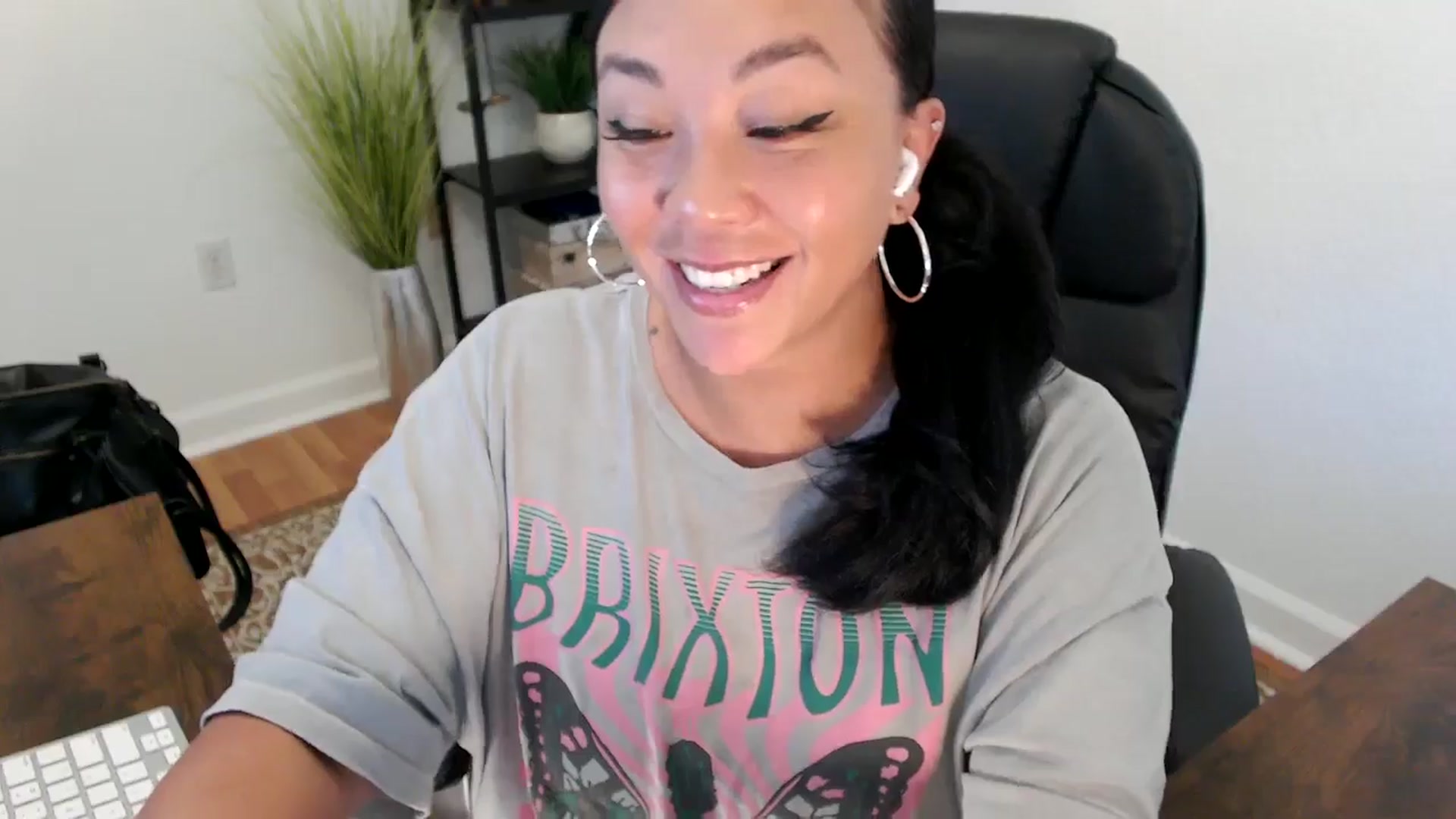 Gallery image thumbnail from MickaylaStar's myfreecams stream on, 05/15/2025, 20:11 image 15 of 20