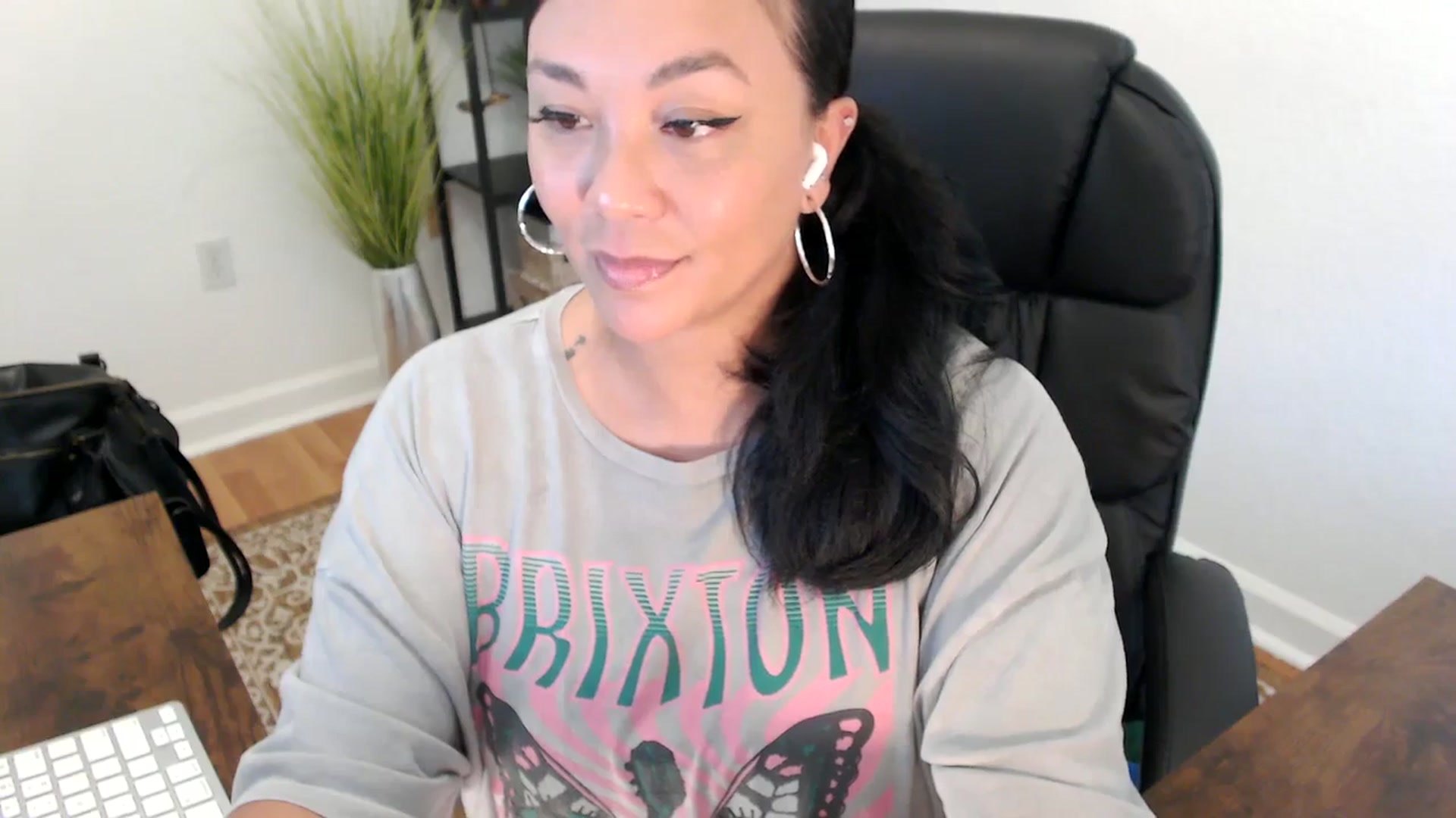 Gallery image thumbnail from MickaylaStar's myfreecams stream on, 05/15/2025, 20:11 image 11 of 20
