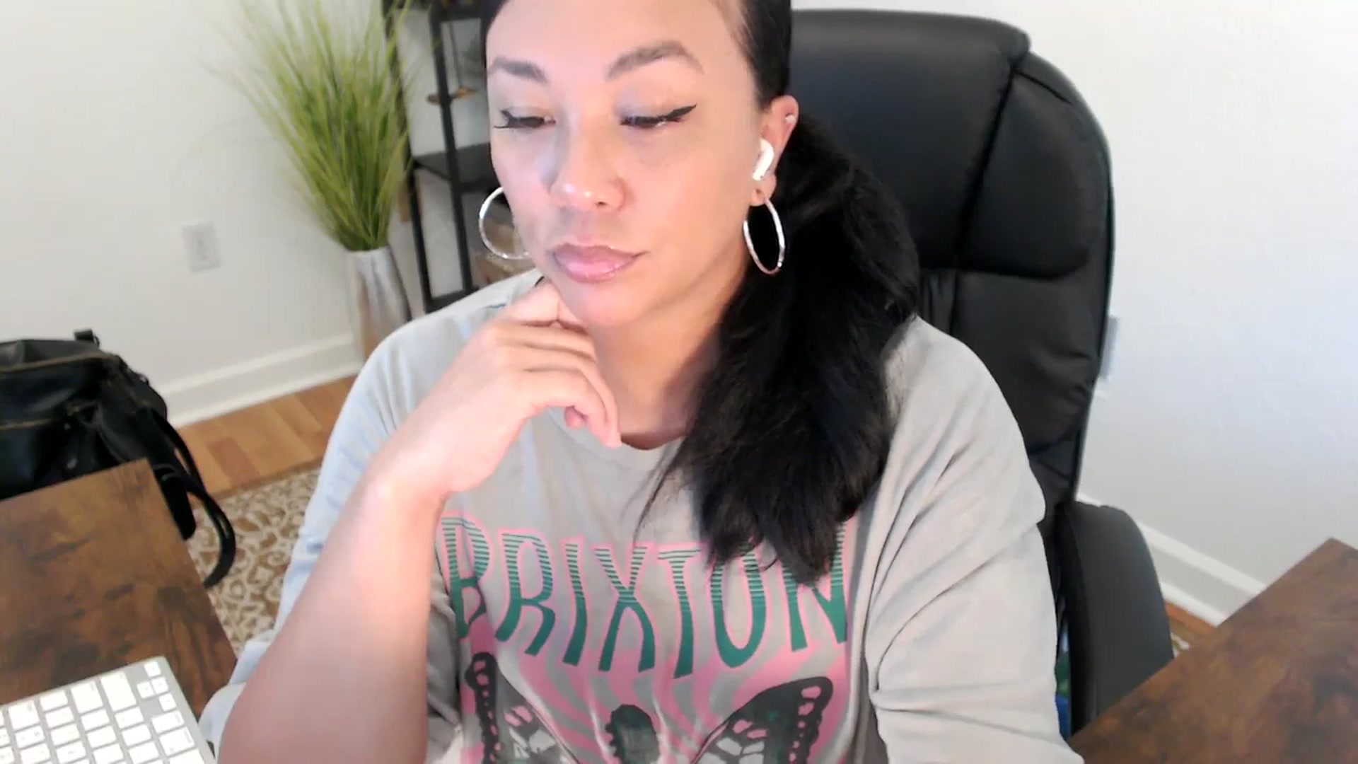 Gallery image thumbnail from MickaylaStar's myfreecams stream on, 05/15/2025, 20:11 image 13 of 20