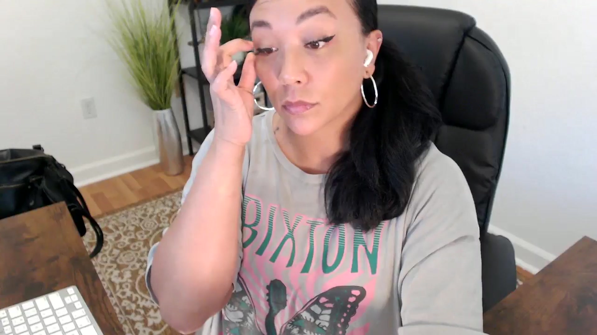 Gallery image thumbnail from MickaylaStar's myfreecams stream on, 05/15/2025, 20:11 image 5 of 20
