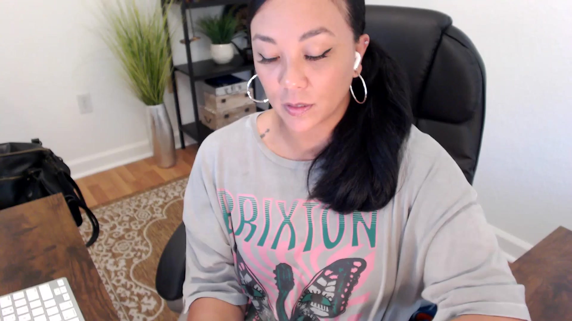 Gallery image thumbnail from MickaylaStar's myfreecams stream on, 05/15/2025, 20:56 image 1 of 20