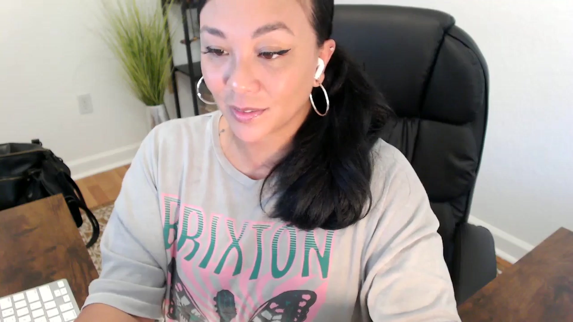Gallery image thumbnail from MickaylaStar's myfreecams stream on, 05/15/2025, 20:56 image 8 of 20