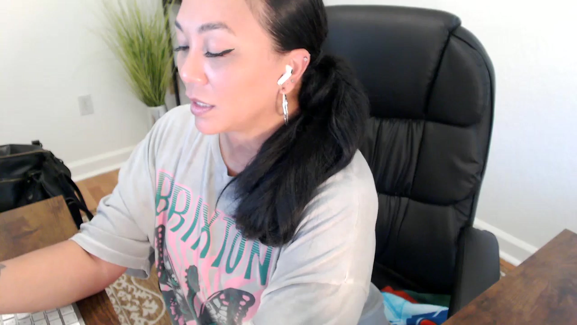 Gallery image thumbnail from MickaylaStar's myfreecams stream on, 05/15/2025, 20:56 image 2 of 20