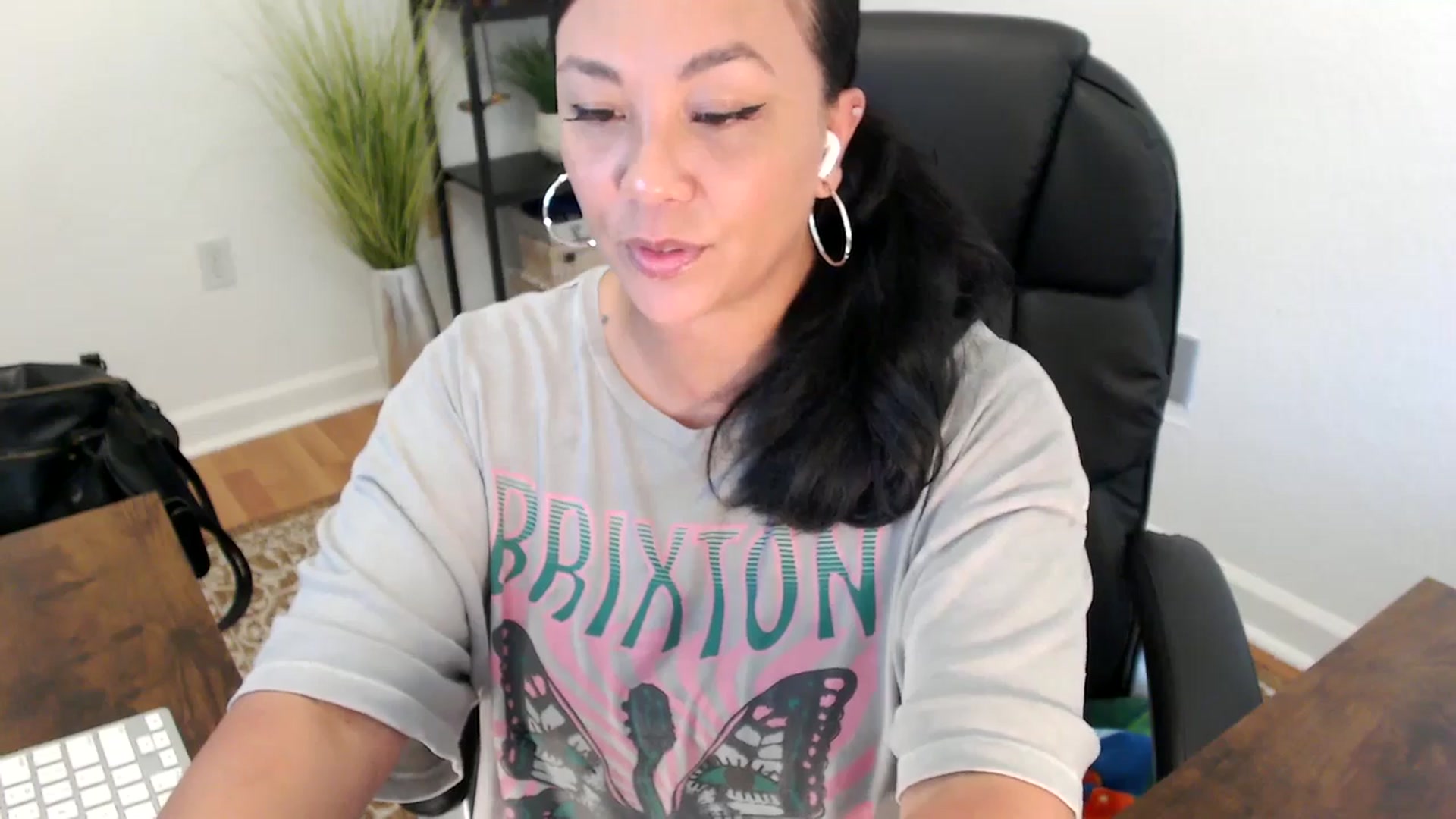 Gallery image thumbnail from MickaylaStar's myfreecams stream on, 05/15/2025, 20:56 image 7 of 20