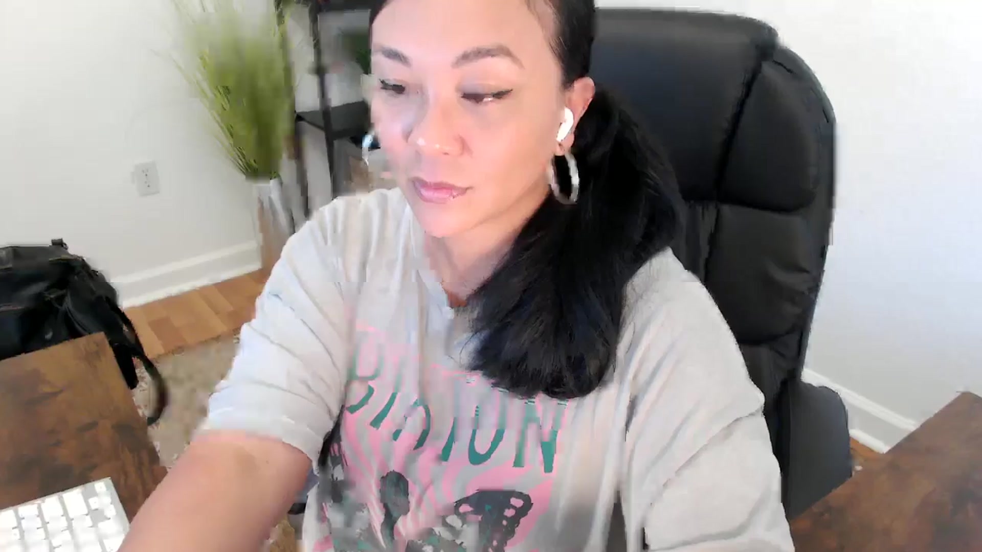 Gallery image thumbnail from MickaylaStar's myfreecams stream on, 05/15/2025, 20:56 image 5 of 20