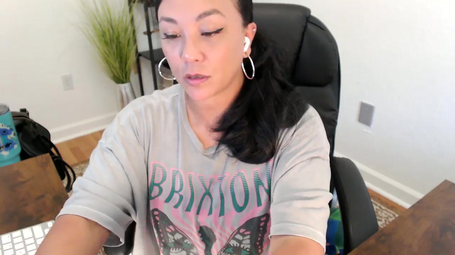 Gallery image thumbnail from MickaylaStar's myfreecams stream on, 05/15/2025, 21:18 image 6 of 20