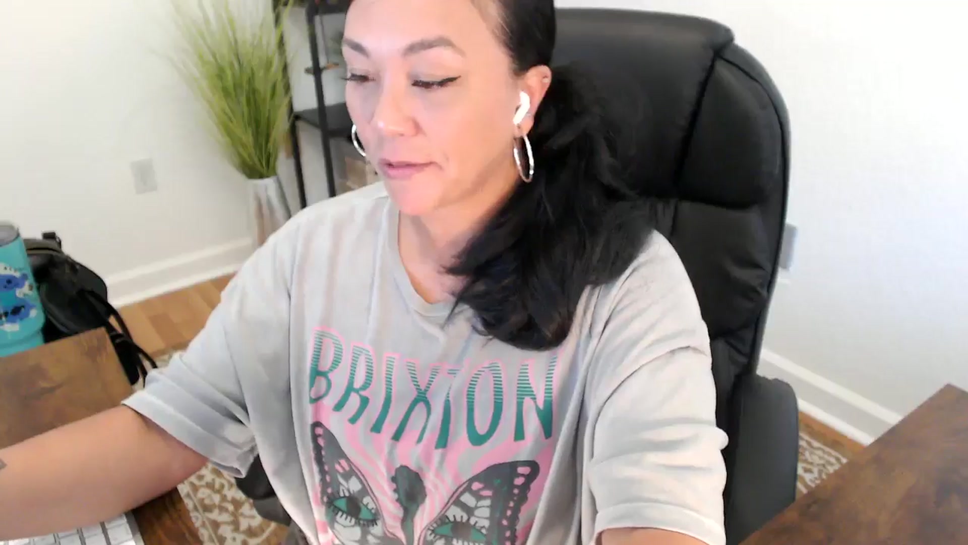 Gallery image thumbnail from MickaylaStar's myfreecams stream on, 05/15/2025, 21:18 image 3 of 20