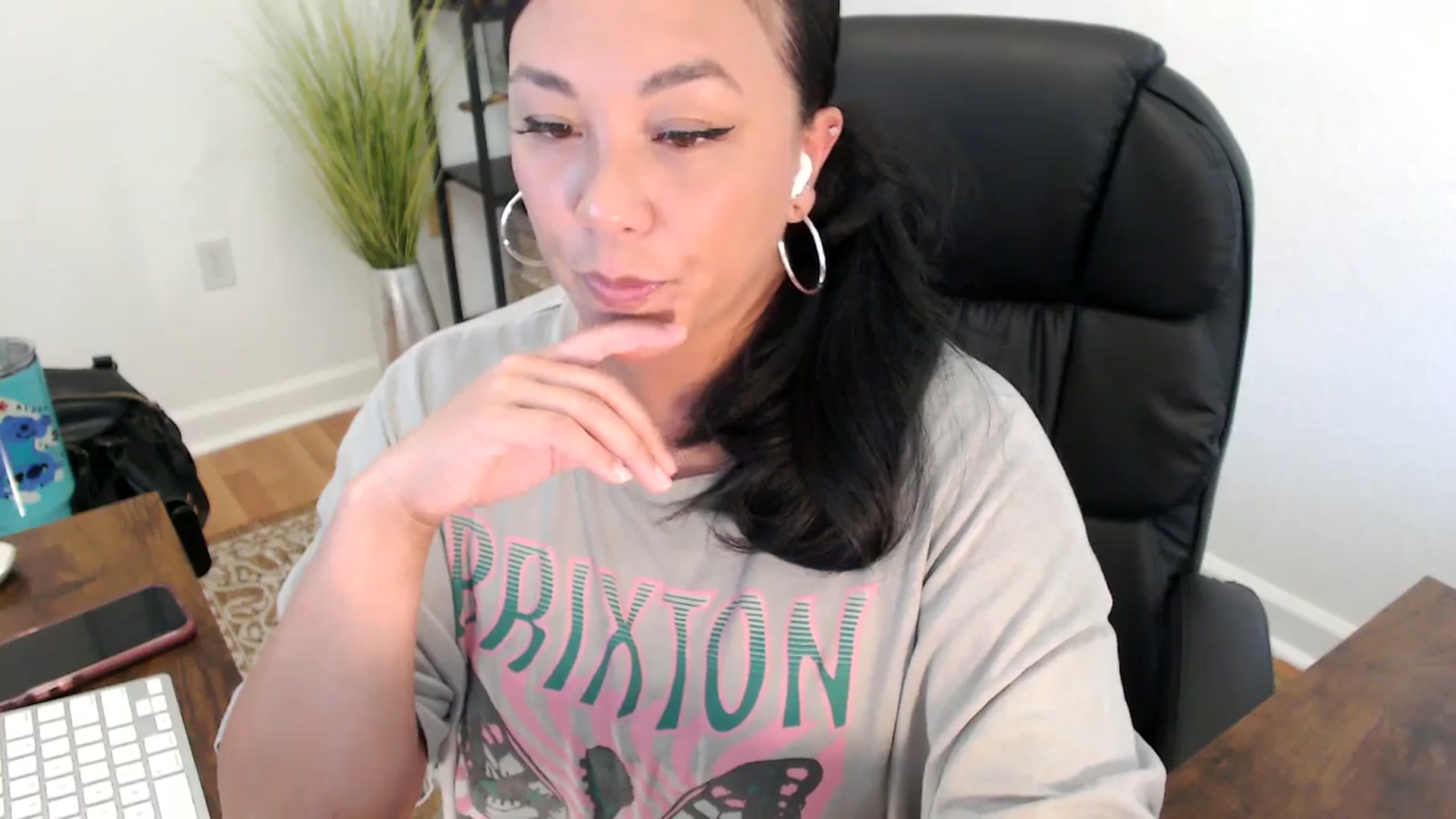 Gallery image thumbnail from MickaylaStar's myfreecams stream on, 05/15/2025, 21:33 image 4 of 20