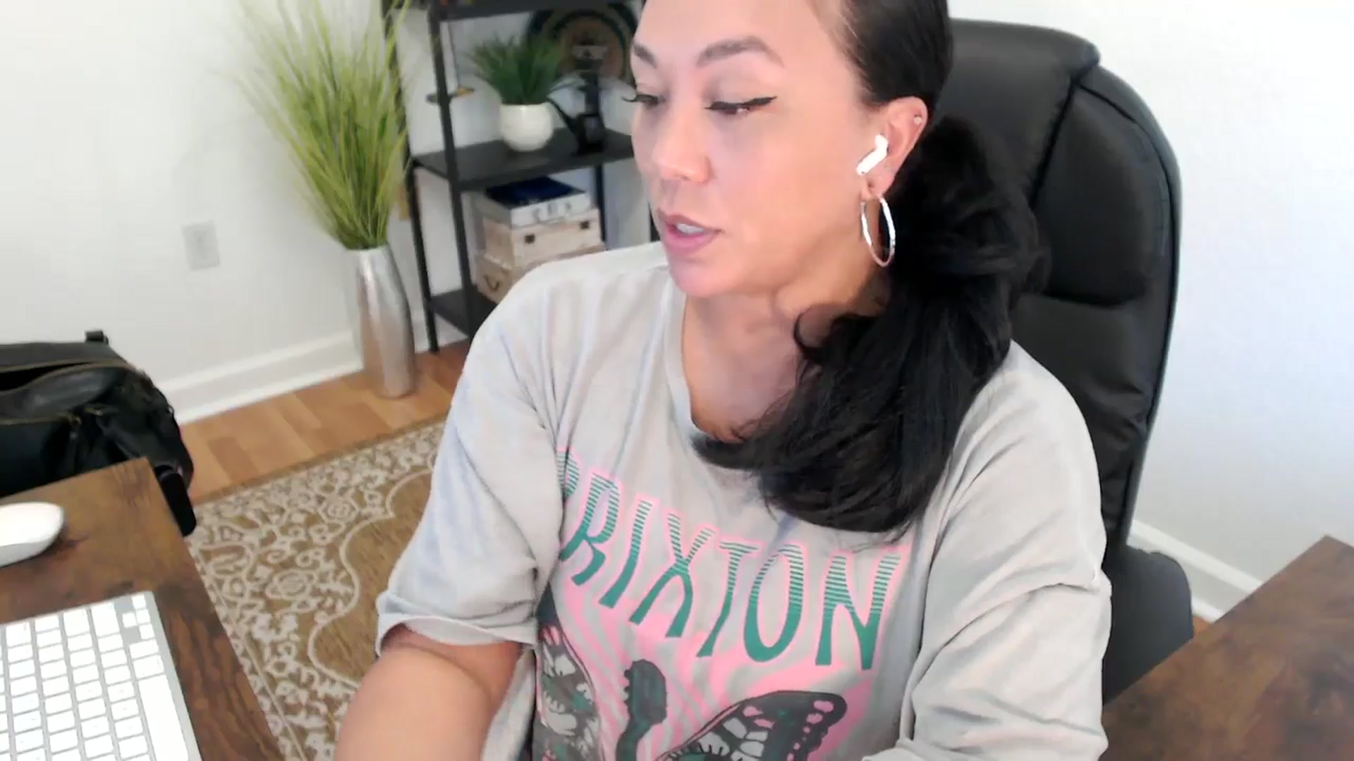 Gallery image thumbnail from MickaylaStar's myfreecams stream on, 05/15/2025, 21:33 image 9 of 20