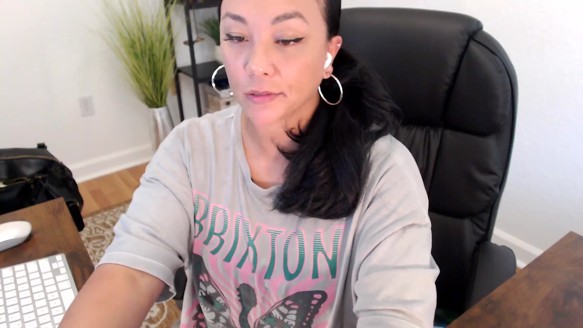 Gallery image thumbnail from MickaylaStar's myfreecams stream on, 05/15/2025, 21:33 image 12 of 20