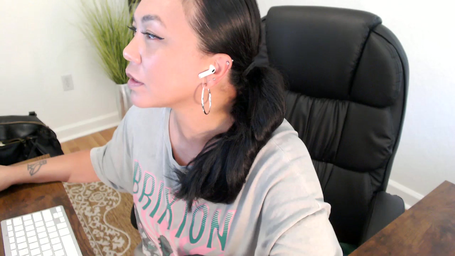 Gallery image thumbnail from MickaylaStar's myfreecams stream on, 05/15/2025, 21:33 image 14 of 20